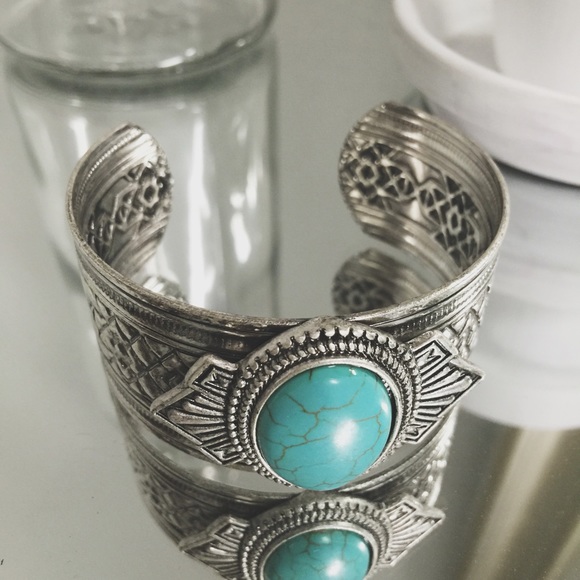 Jewelry - SOLD!!! NATIVE WINDS CUFF