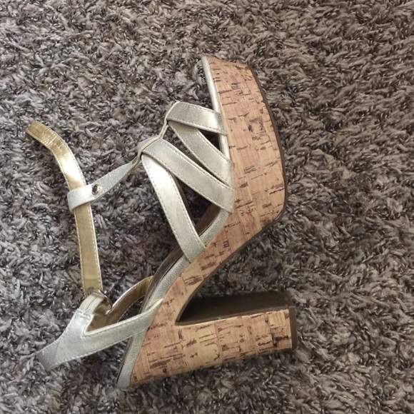 Sold GUESS Cute platforms - Picture 3 of 4