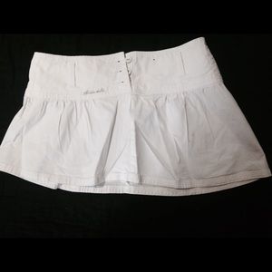 White mini A&F skirt
