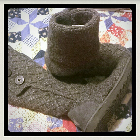 Charcoal Gray Lattice Cardy Uggs