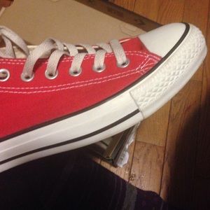Red low top converse