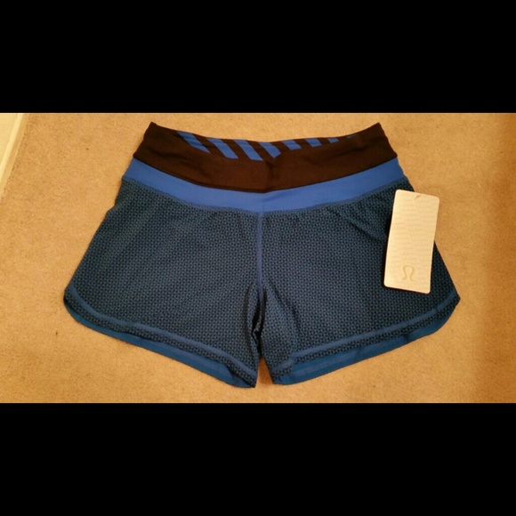 Lululemon Groovy Run shorts