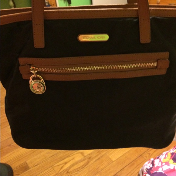Genuine Michael Kors Kempton Tote, Small.