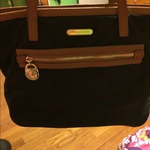 Genuine Michael Kors Kempton Tote, Small.