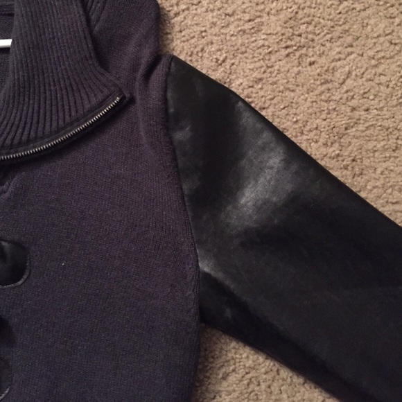 Grey sweater with leather sleeves - Picture 2 of 4