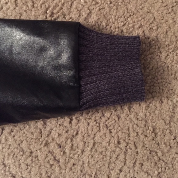 Grey sweater with leather sleeves - Picture 3 of 4
