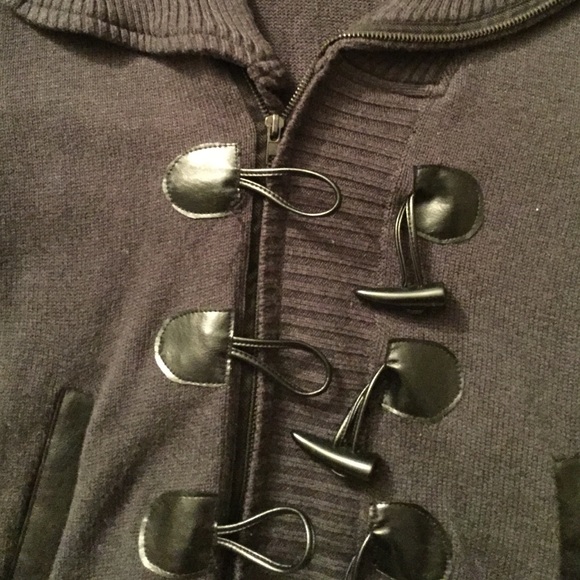 Grey sweater with leather sleeves - Picture 4 of 4