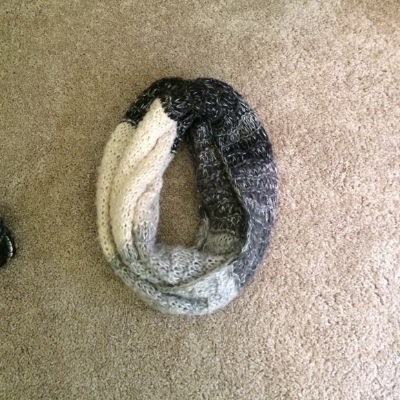 Infinity scarf - Picture 2 of 2