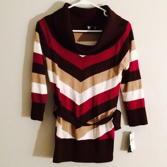 IZ Byer NWT Scoop Neck Sweater  - Medium