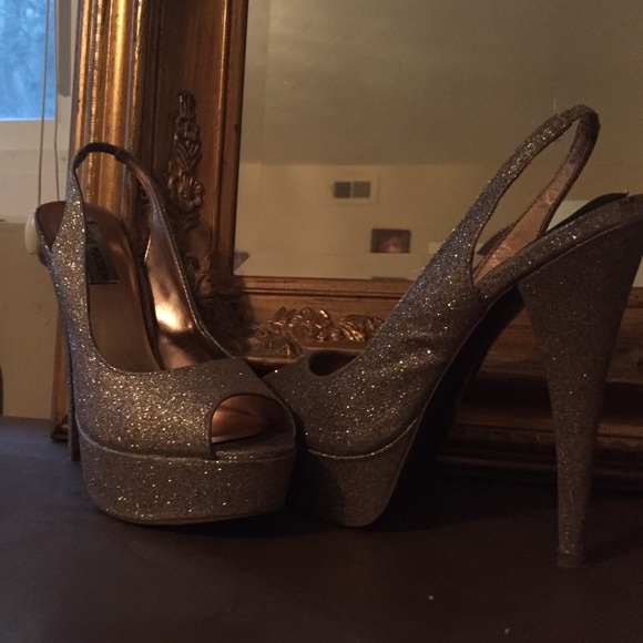Steve Madden Heel!