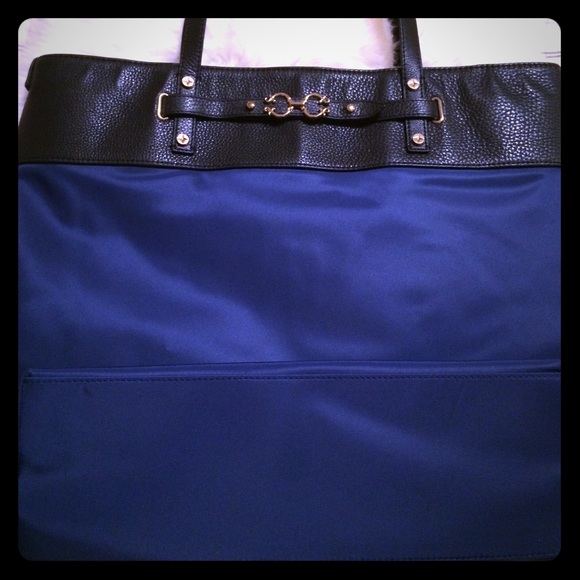 BrandNWT navy C Wonder tote in nylon and leather.