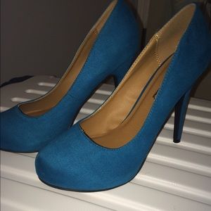 Michael Antonio Turquoise heels