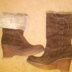 REDUCED! Wedged Brown Boots with fur