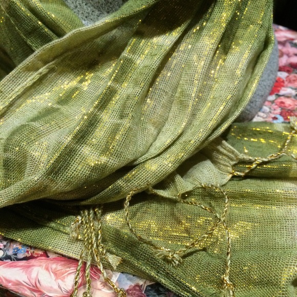 TRADED in BUNDLE Tie-Dye Metallic Scarf (New) - Picture 3 of 3