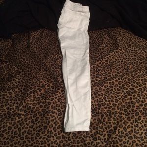 White skinny jeans