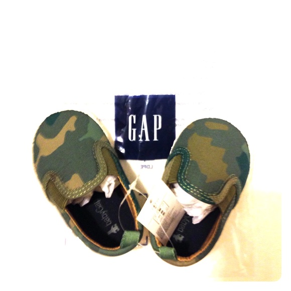 Gap Camo slip on