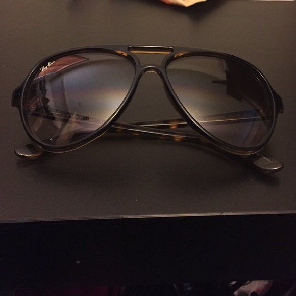 Authentic: Ray Ban CATS 5000 Aviator