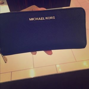 Michael Kors Continental zip wallet