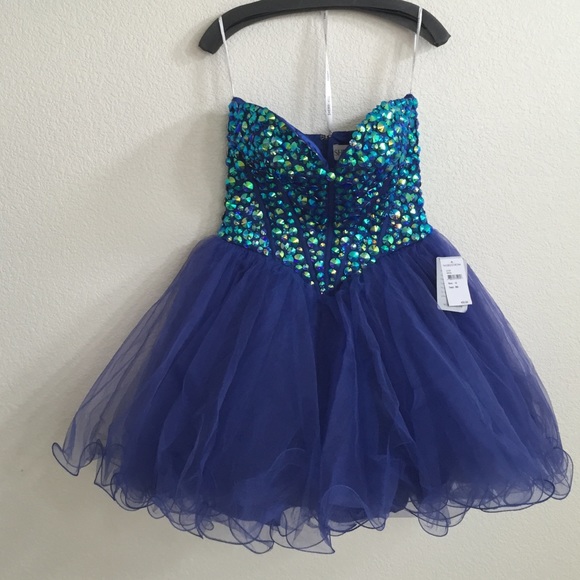 SHERRI HILL PROM DRESS - Picture 4 of 4