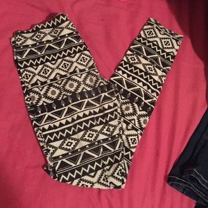 ✨Tribal print leggings✨