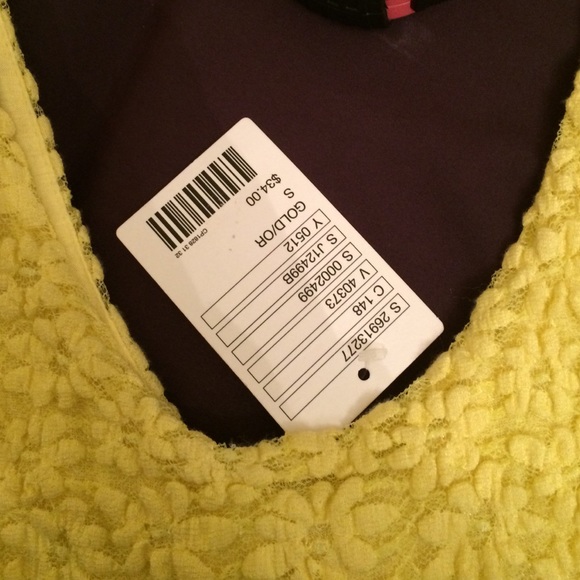 Gorgeous "spring fling" anthropologie top - Picture 2 of 4