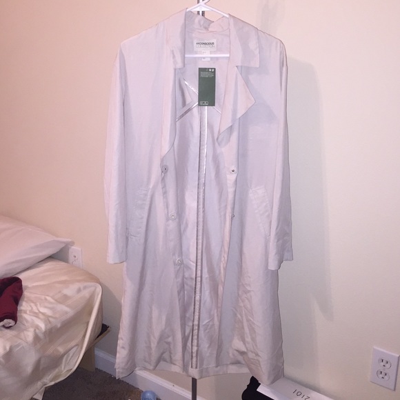 Kylie Jenner similar long coat