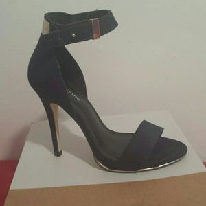 🚨SOLD🚨 call it SPRING Sarenia heels