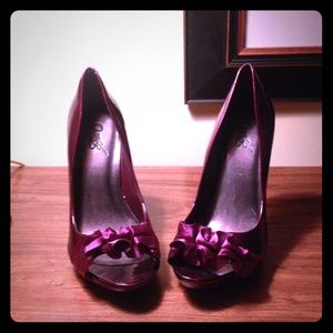 Sexy Carlos Santana deep red patent heels