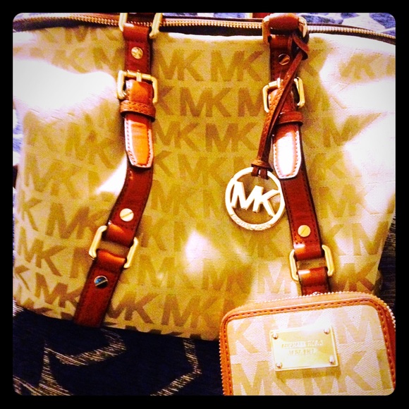Reduced Price!!!!!Michael Kors Purse and Wallet!!!