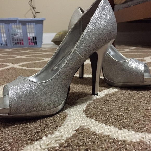 High heels - Picture 3 of 4