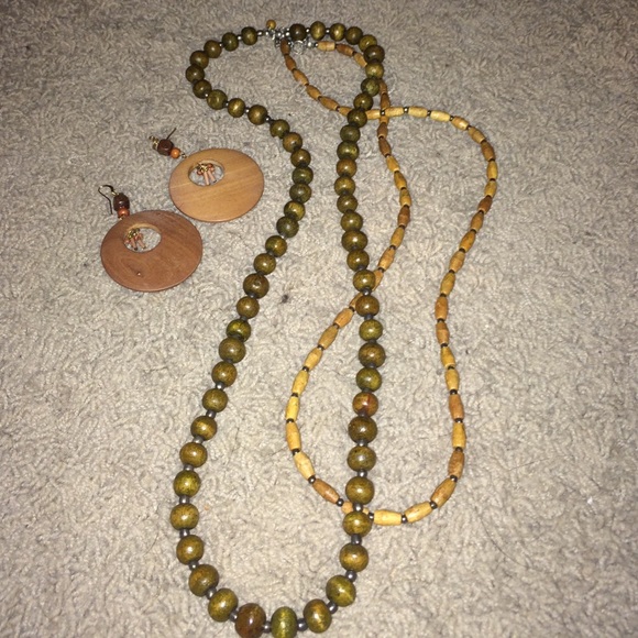 Wooden necklace and earrings