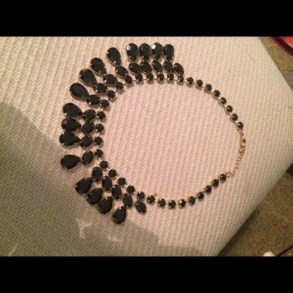 forever21 black stoned and gold necklace