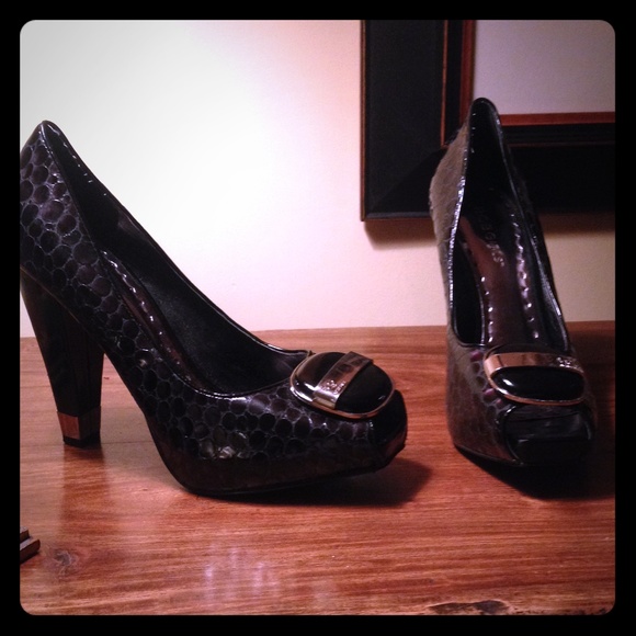 BCBG Girls open toe patent pumps- chunky heel- HOT