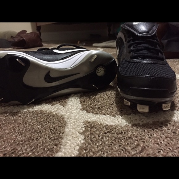 Nike cleats - Picture 3 of 4
