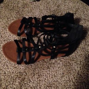 2 pairs of sandals