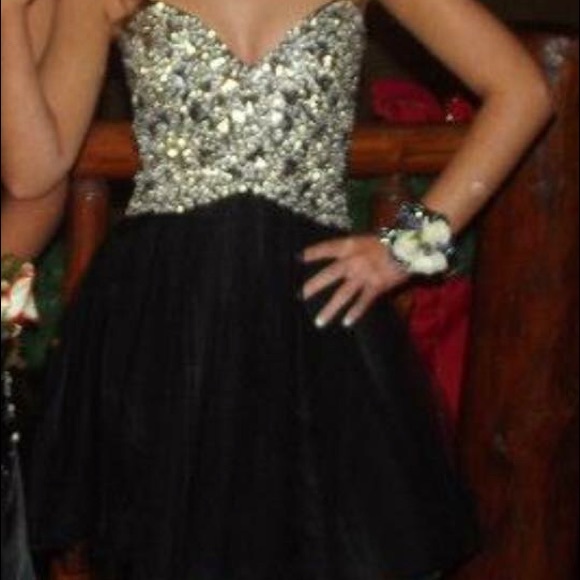 Size 1 homecoming dress - Picture 2 of 3
