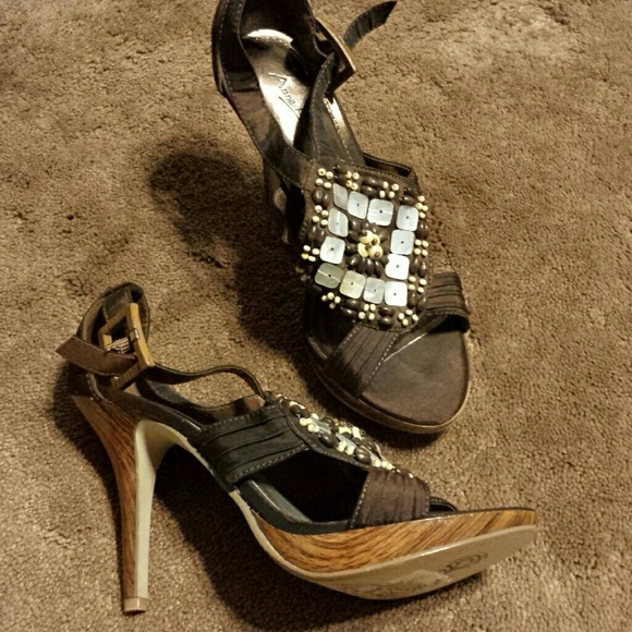 Brown Bead work heals - Picture 2 of 3