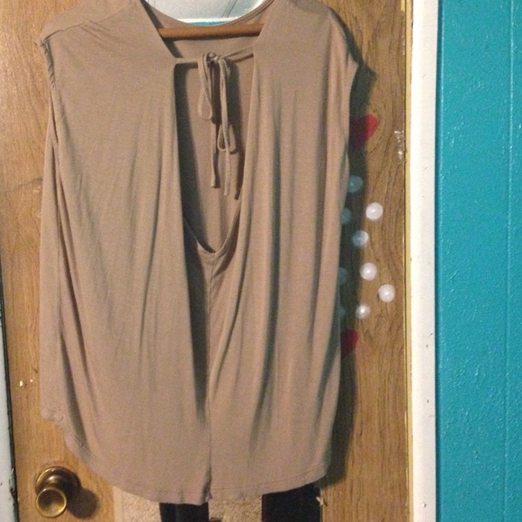 Back less top - Picture 2 of 3