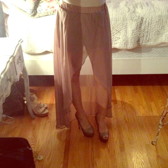 ❌SOLD❌Beautiful sheer skirt! 👄