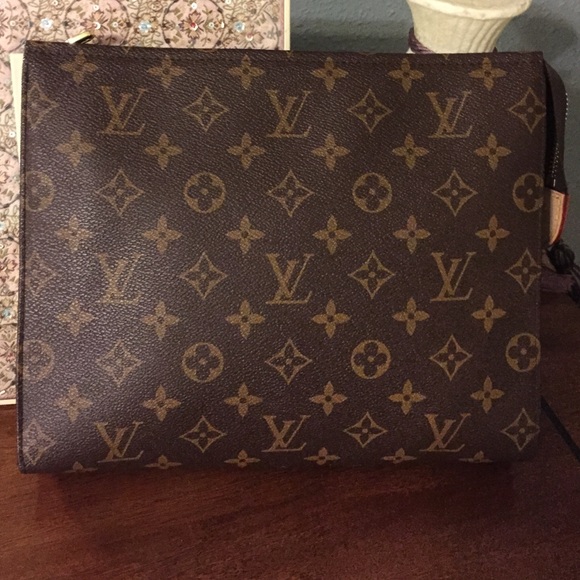 Louis Vuitton Cosmetic 26