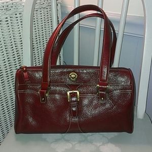 Gorgeous Etienne Aigner vintage leather handbag.