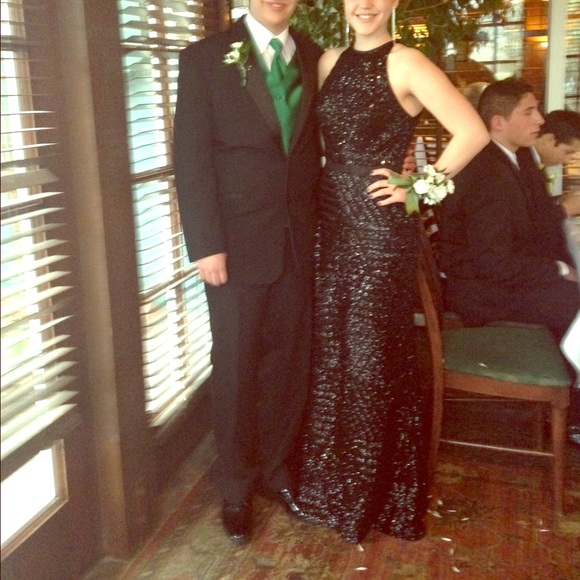 Dresses & Skirts - Black sequined prom dress