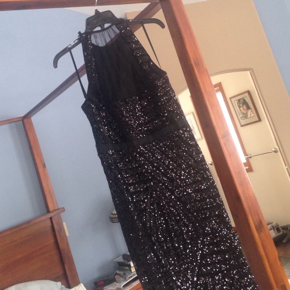 Black sequined prom dress - Picture 4 of 4