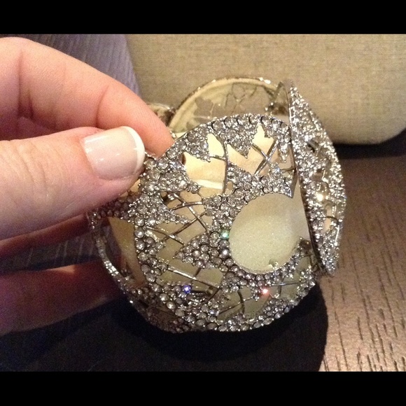 Beautiful Rhinestone Elastic Bracelet - Picture 4 of 4