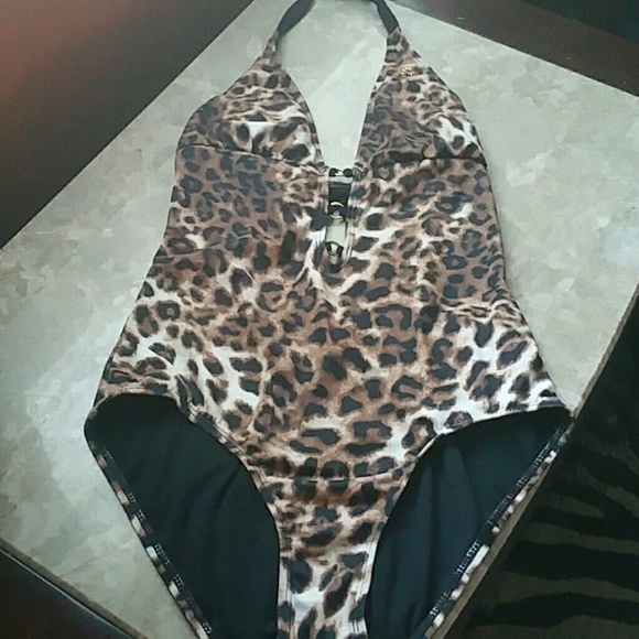 Cute Guess Leopard print one piece bathing suit