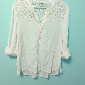 American Eagle White Button 3/4 Cuffed Sleeve Top