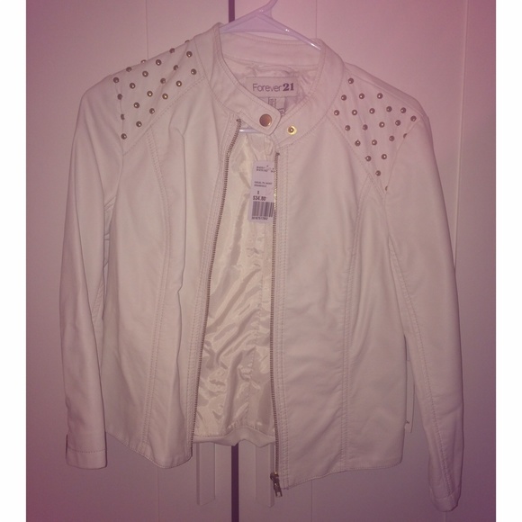WHITE FAUX LEATHER STUDDED SHOULDER ZIP UP JACKET