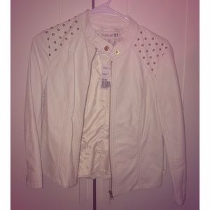 WHITE FAUX LEATHER STUDDED SHOULDER ZIP UP JACKET