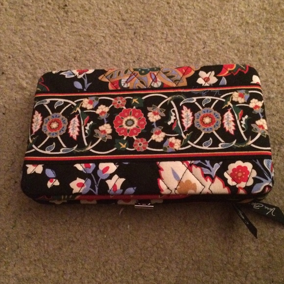 Vera Bradley Wallet in Versailles - Picture 4 of 4