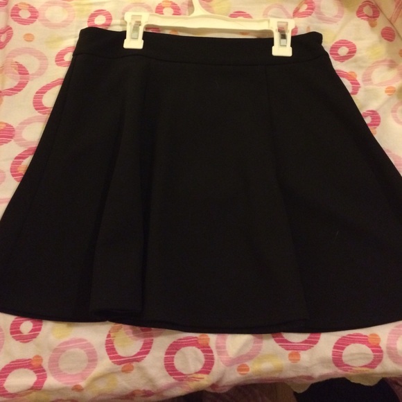 Black skater skirt